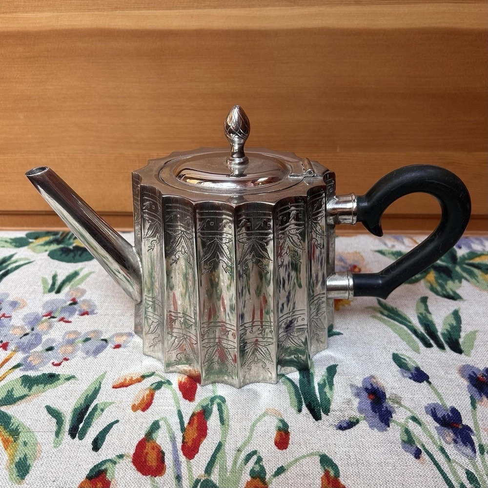 Unique VTG International Silver Co Silver Plate Fluted Etched Teapot Victorian